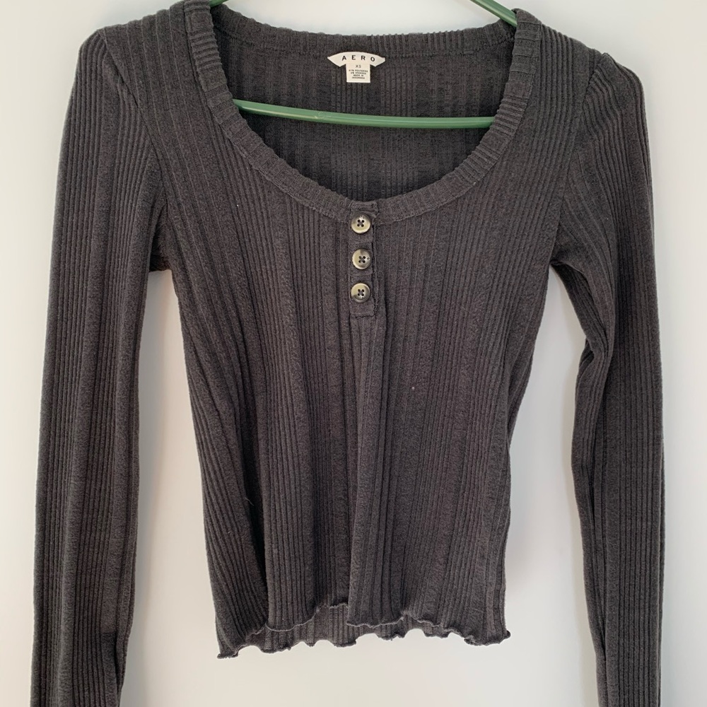 🛍3/$25  AERO Cropped Shirt